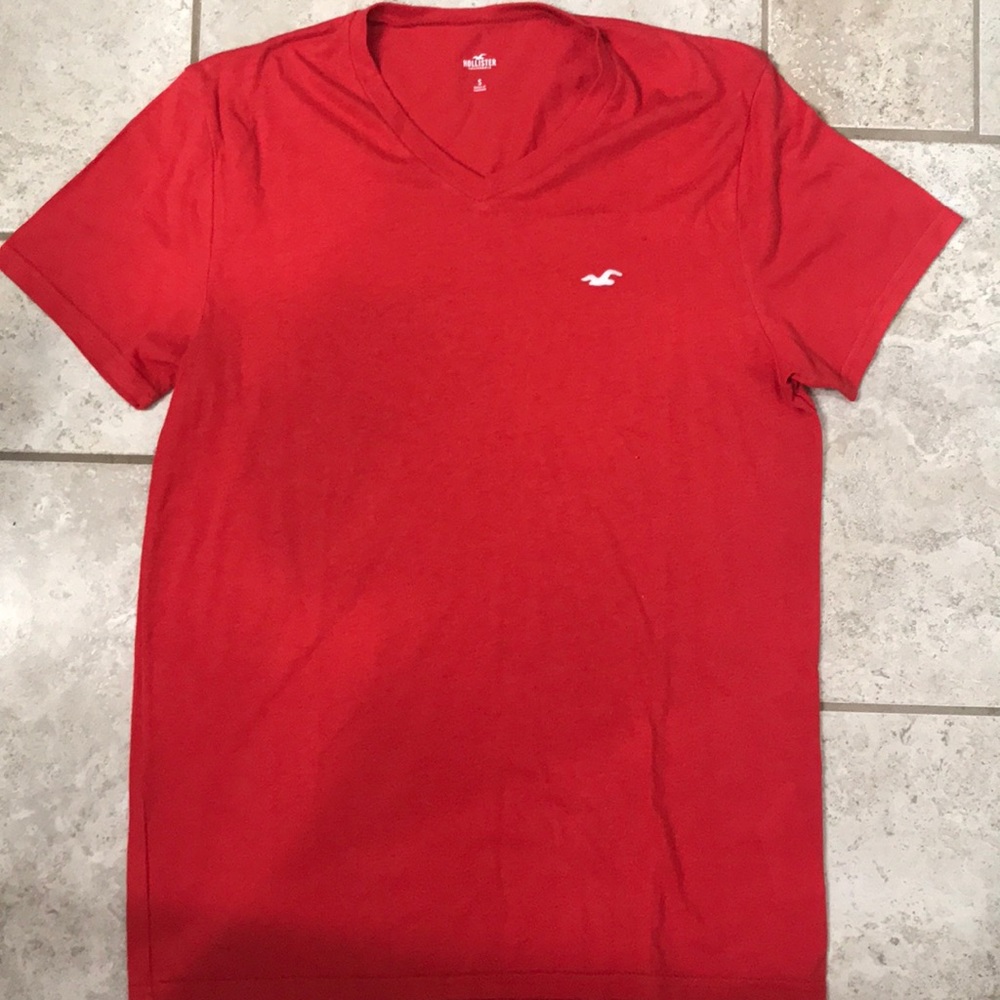 Men’s Hollister tee